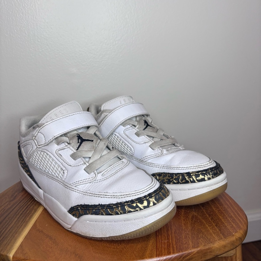 Kids Jordan Spizike White, Black Gold Metallic Sneakers Size 2Y